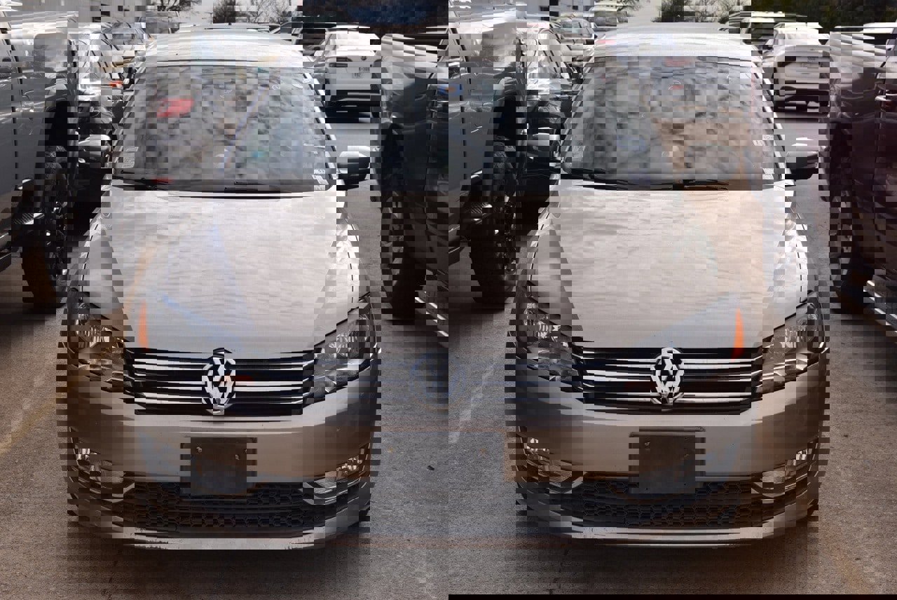 Used 2015 Volkswagen Passat 1.8T Limited Edition image 3