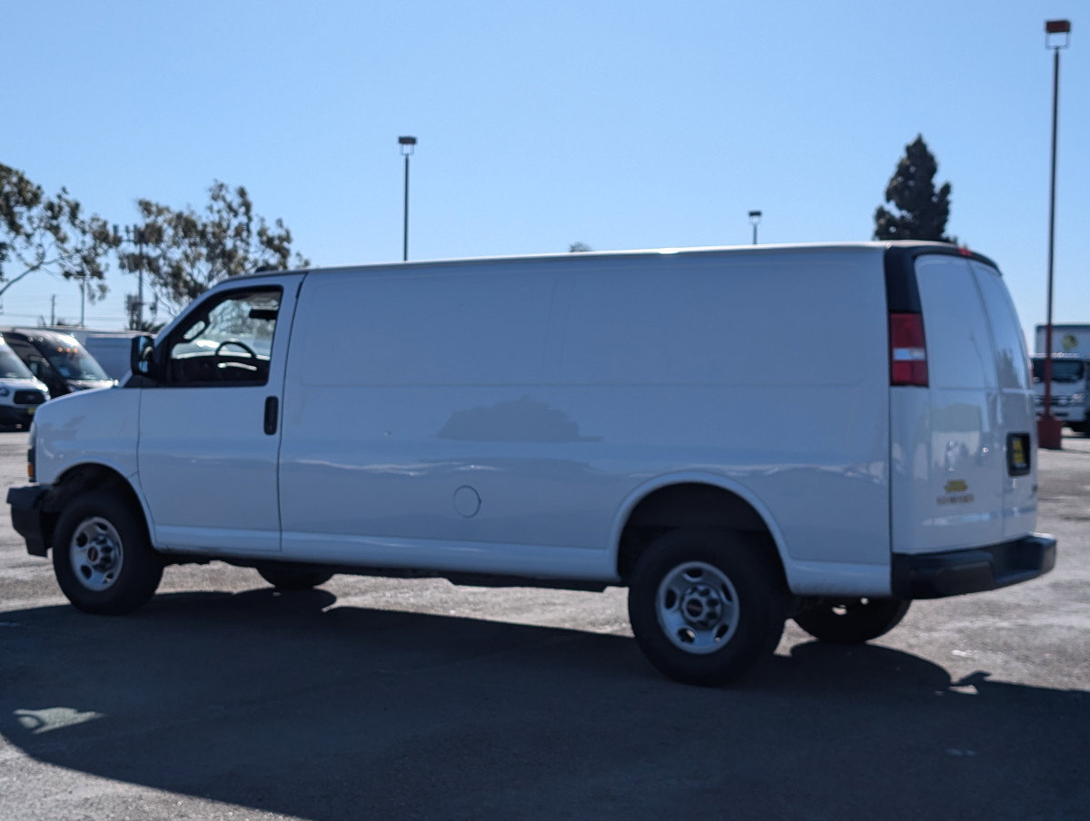 Used 2023 GMC Savana 2500 Extended Cargo Van image 5