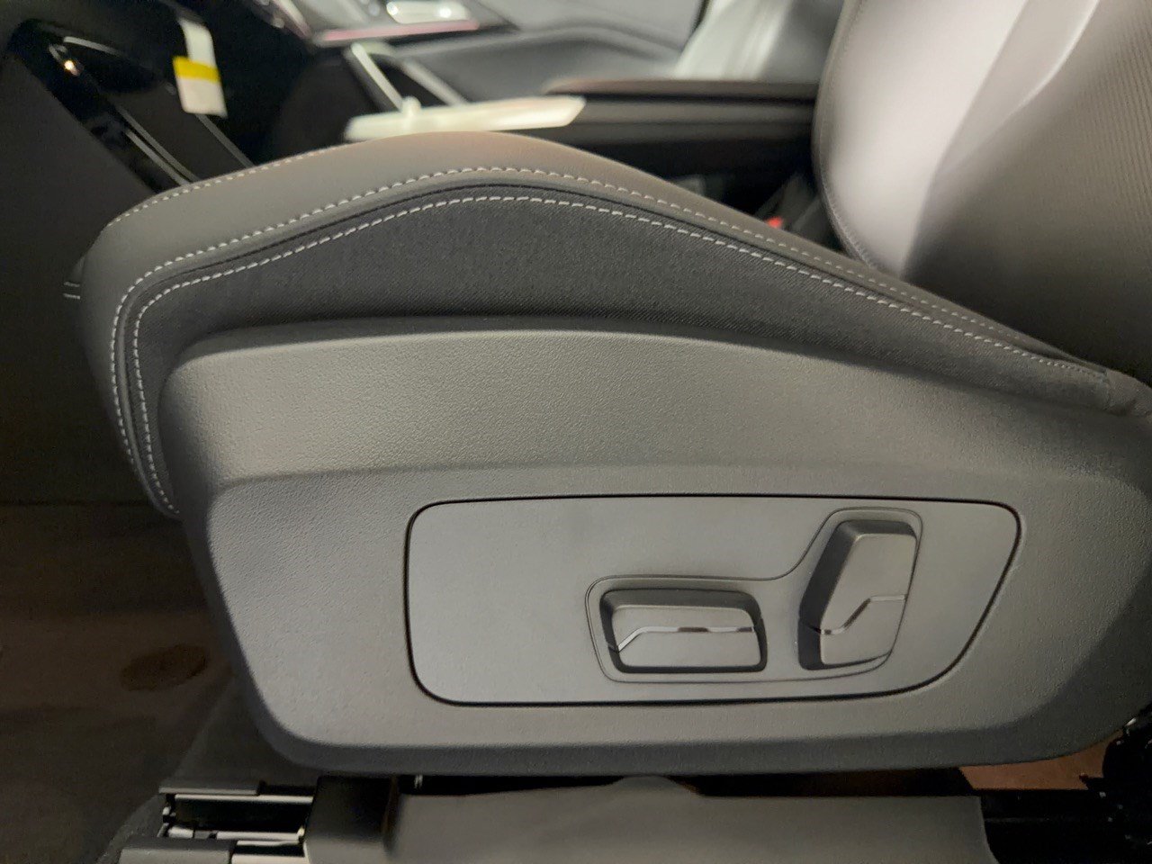 New 2027 BMW X1 xDrive28i AWD/4WD image 16