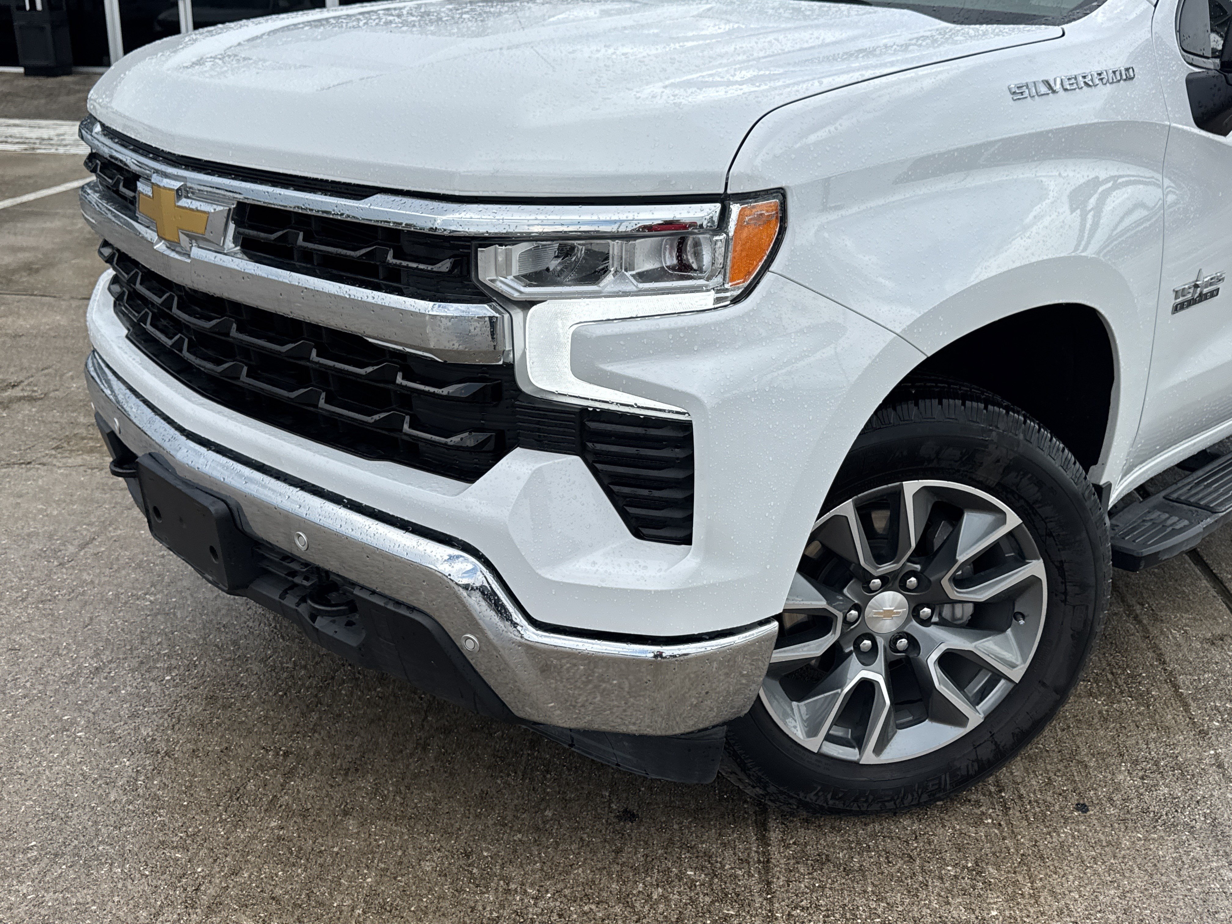 Used 2025 Chevrolet Silverado 1500 LT w/ Texas Edition Plus RWD image 2