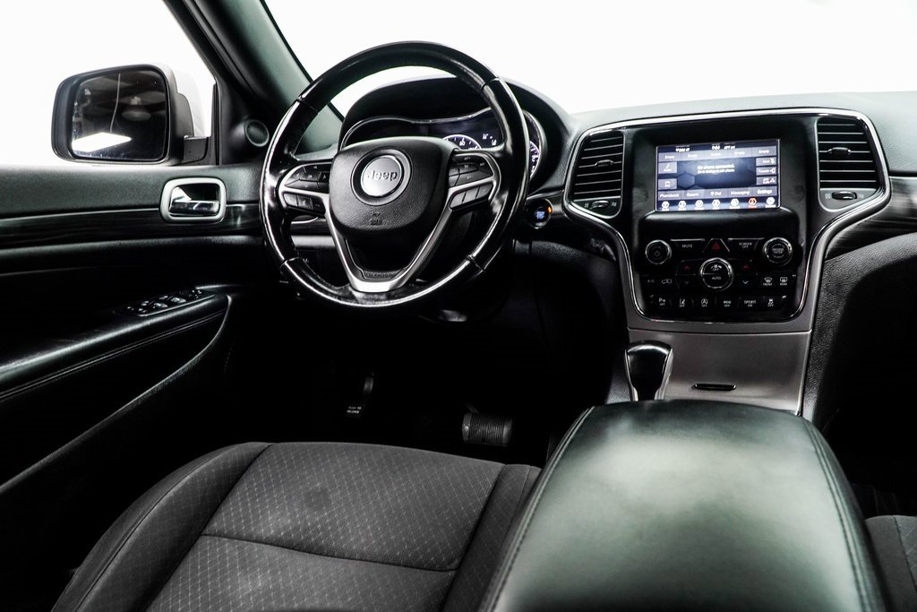 Used 2021 Jeep Grand Cherokee Laredo image 23