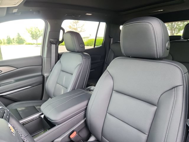 New 2027 Chevrolet Traverse LT w/ Sun and Wheel Package FWD image 13