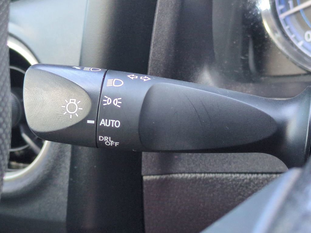 Used 2018 Toyota Corolla LE FWD image 27