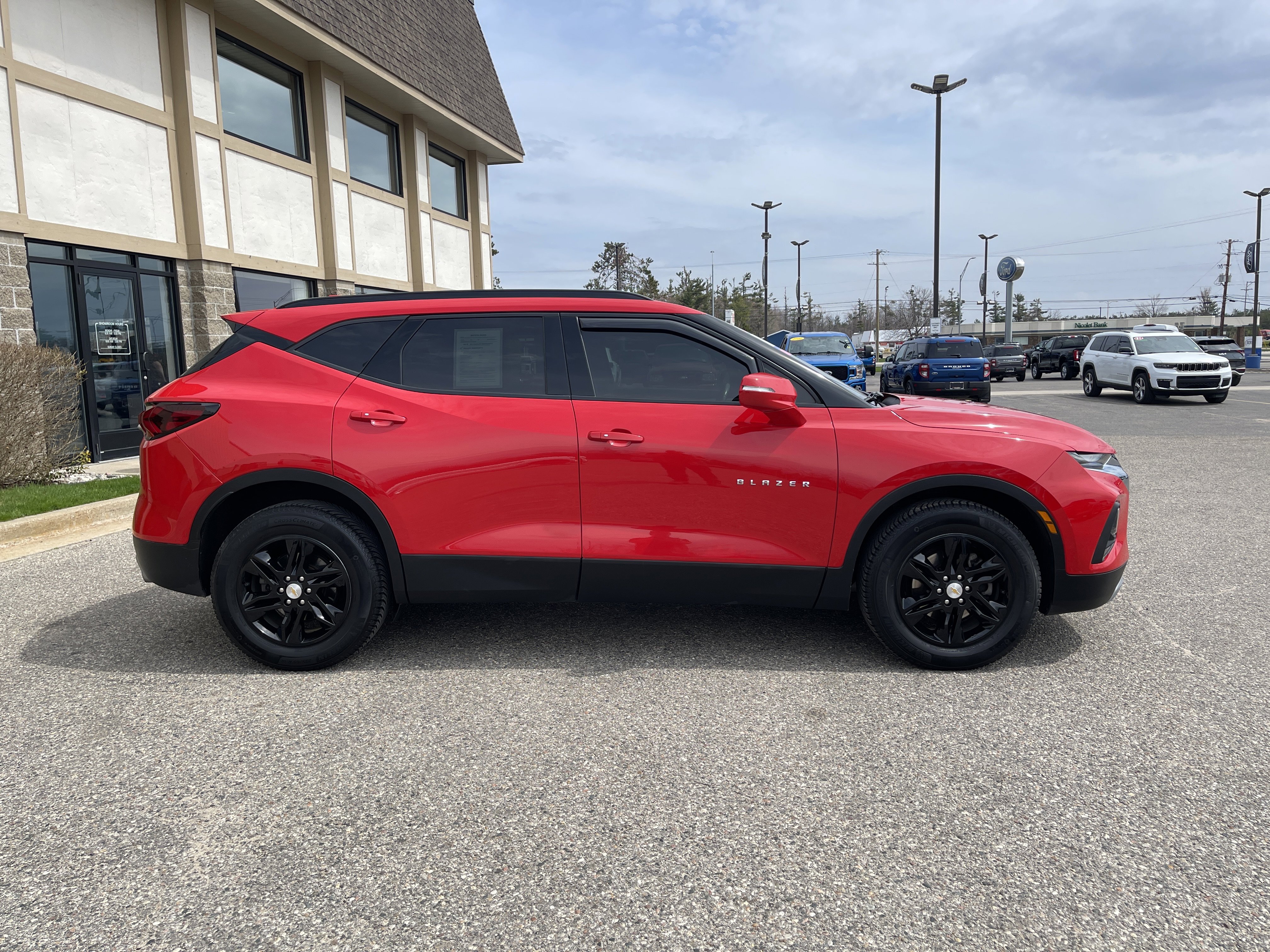 Used 2019 Chevrolet Blazer LT AWD/4WD image 2