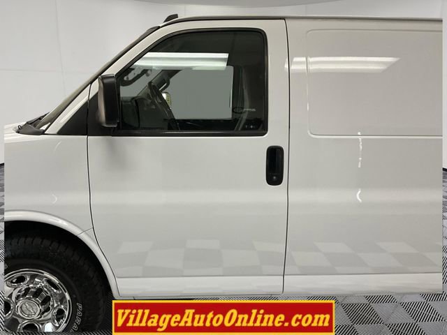 Used 2017 Chevrolet Express 2500 Extended RWD image 8