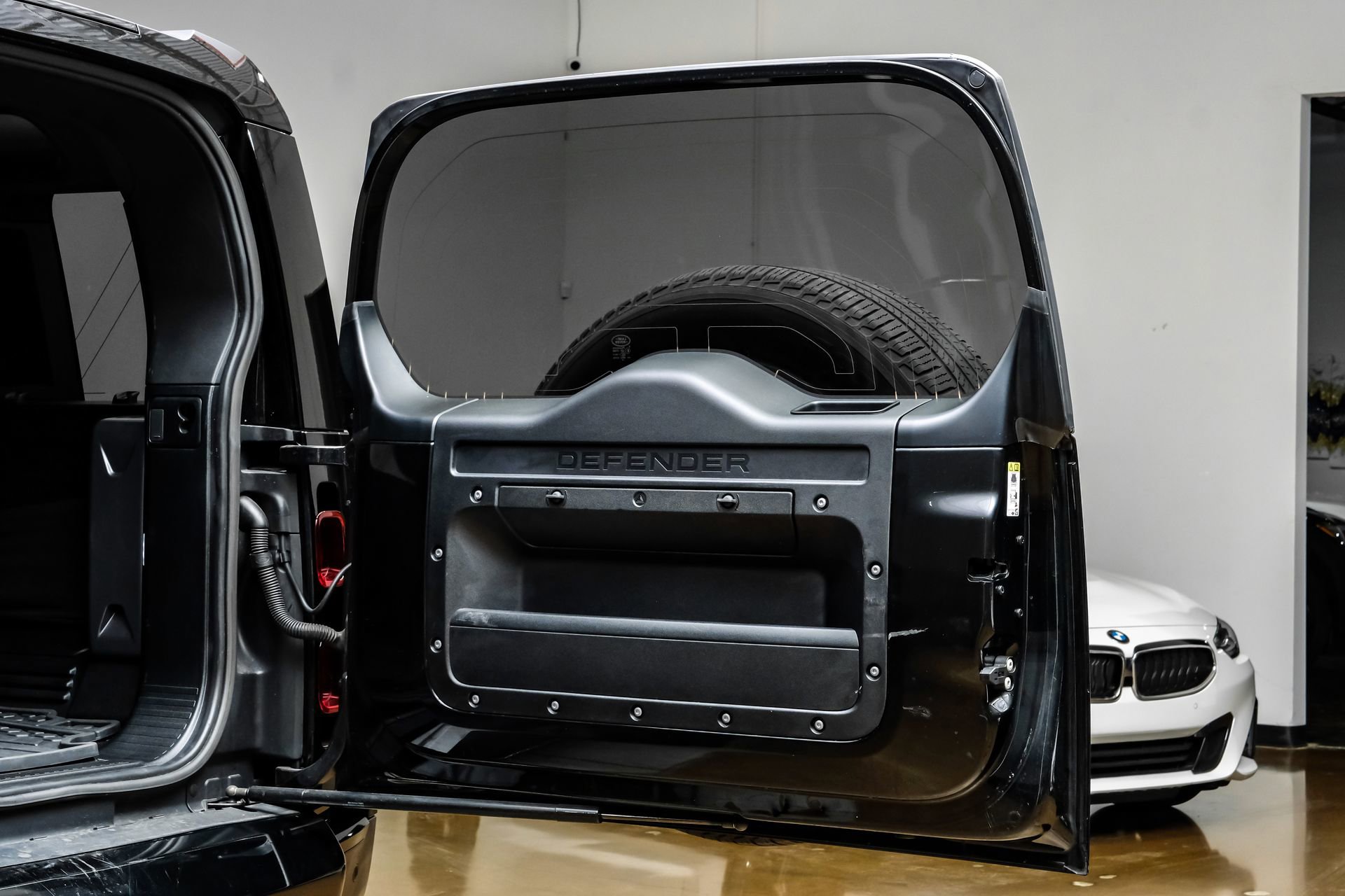 Used 2023 Land Rover Defender 110 SE image 57