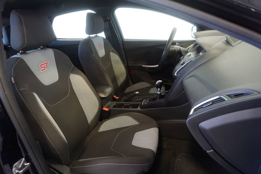 Used 2018 Ford Focus ST FWD image 18