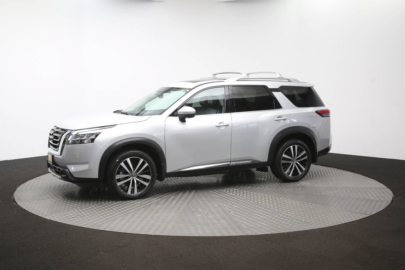 Used 2023 Nissan Pathfinder Platinum AWD/4WD image 55