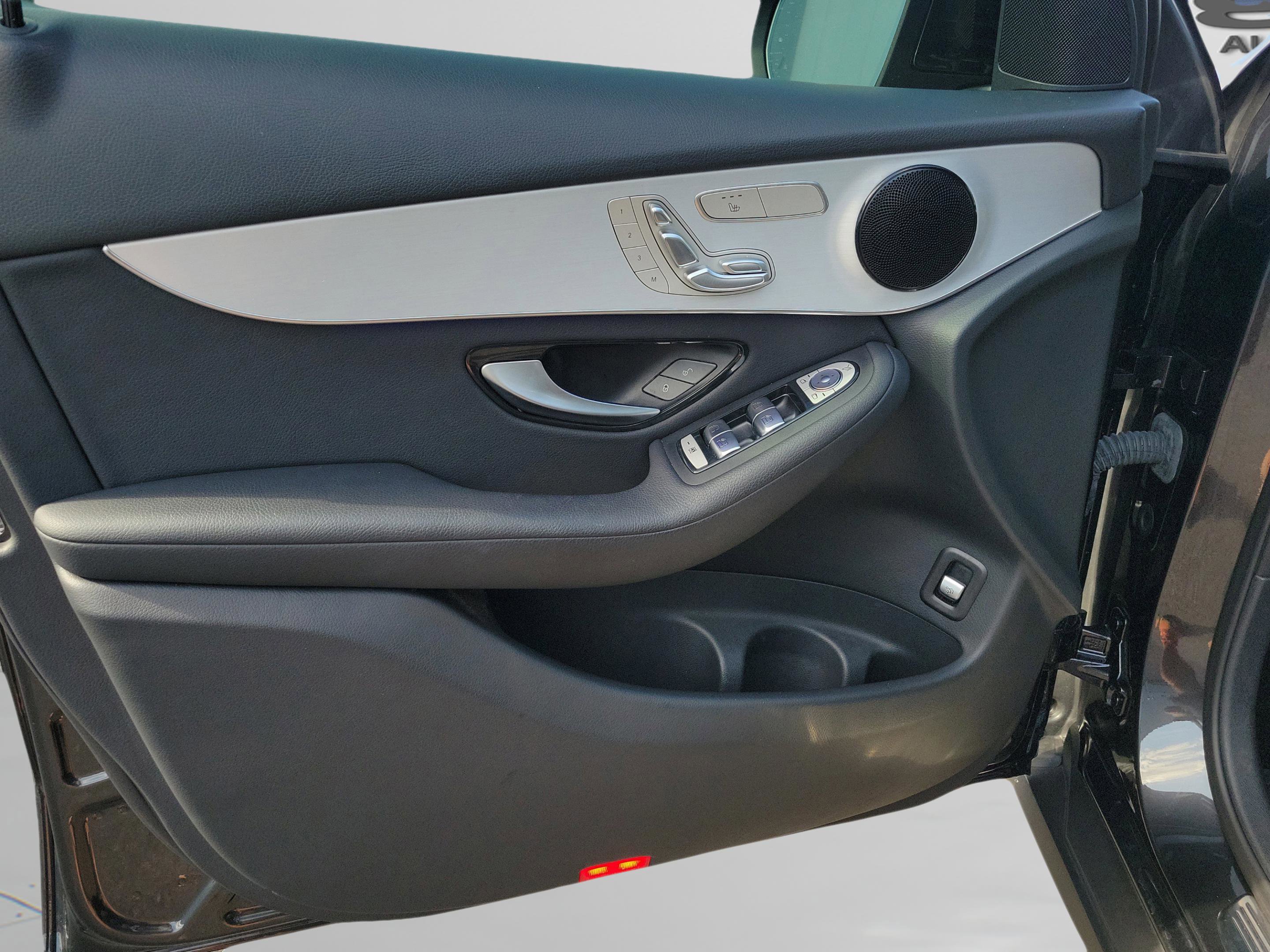 Used 2022 Mercedes-Benz GLC 300 image 21