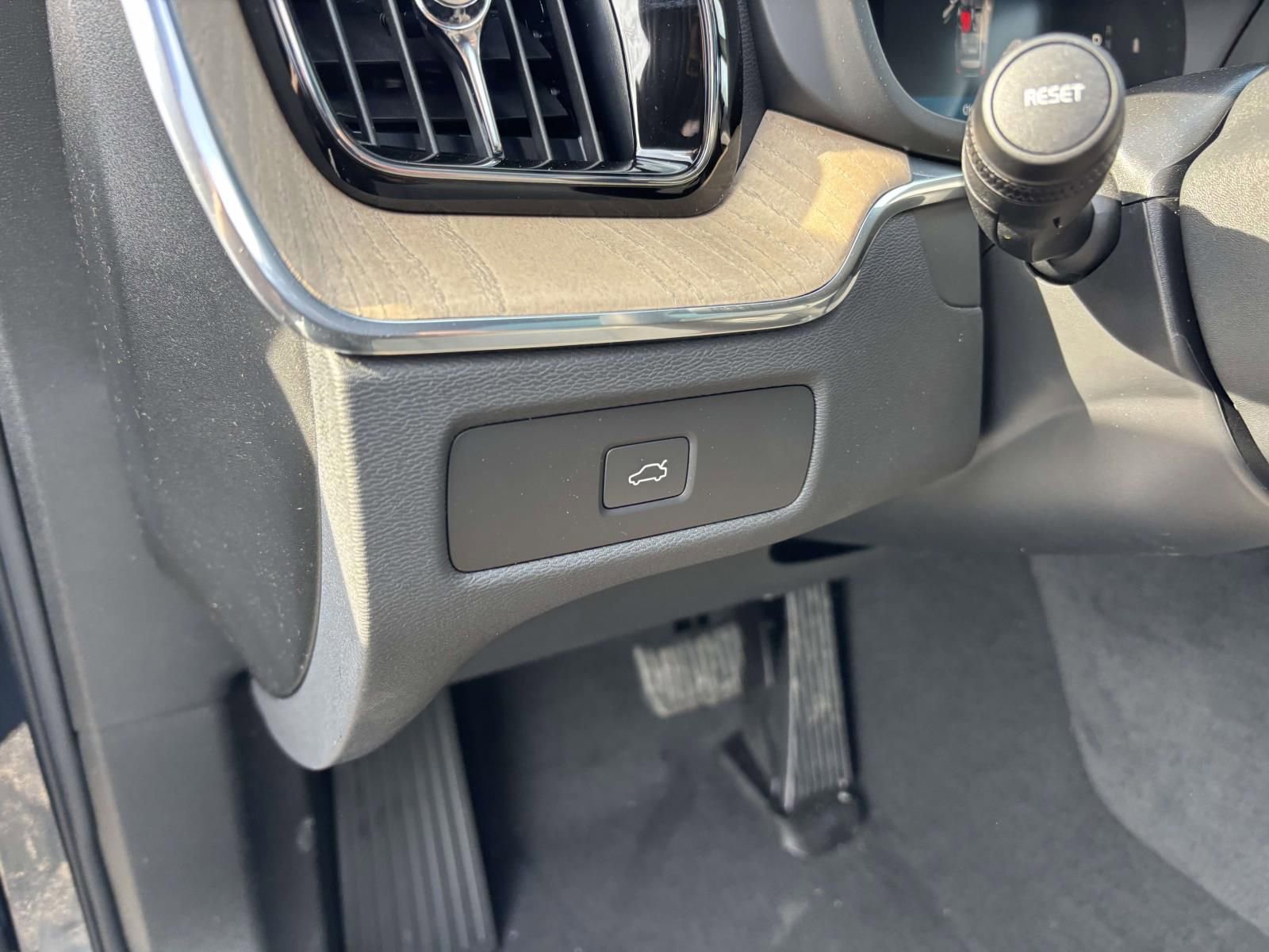 New 2026 Volvo XC60 B5 Plus w/ Protection Package Premier image 14