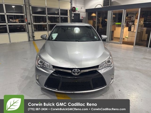 Used 2017 Toyota Camry SE image 3