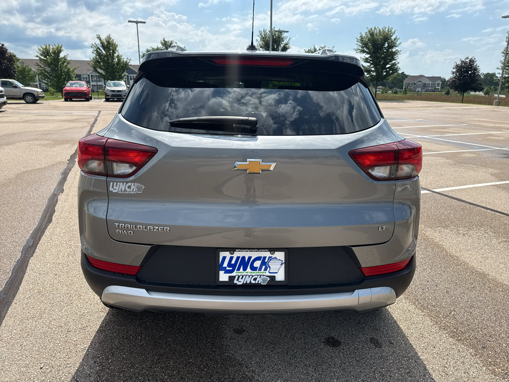 Used 2025 Chevrolet TrailBlazer LT AWD/4WD image 4
