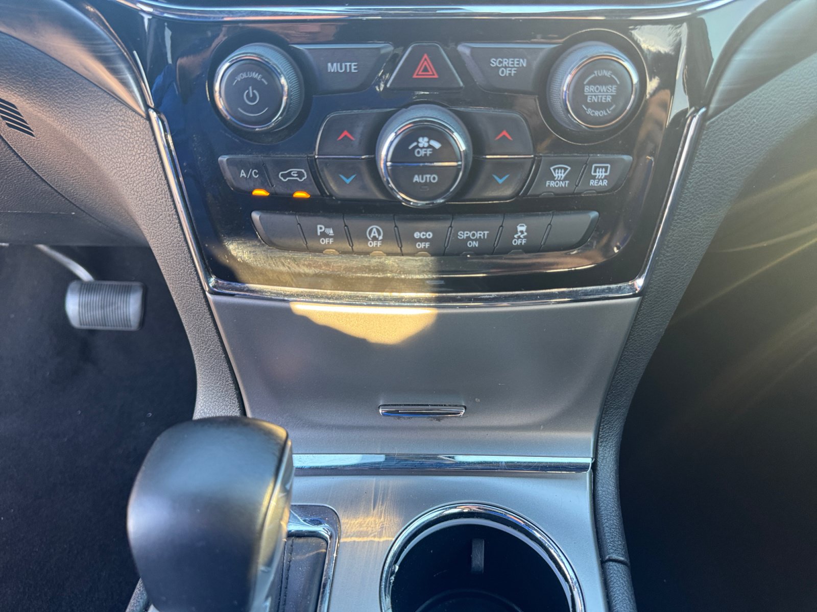 Used 2021 Jeep Grand Cherokee Laredo X AWD/4WD image 21