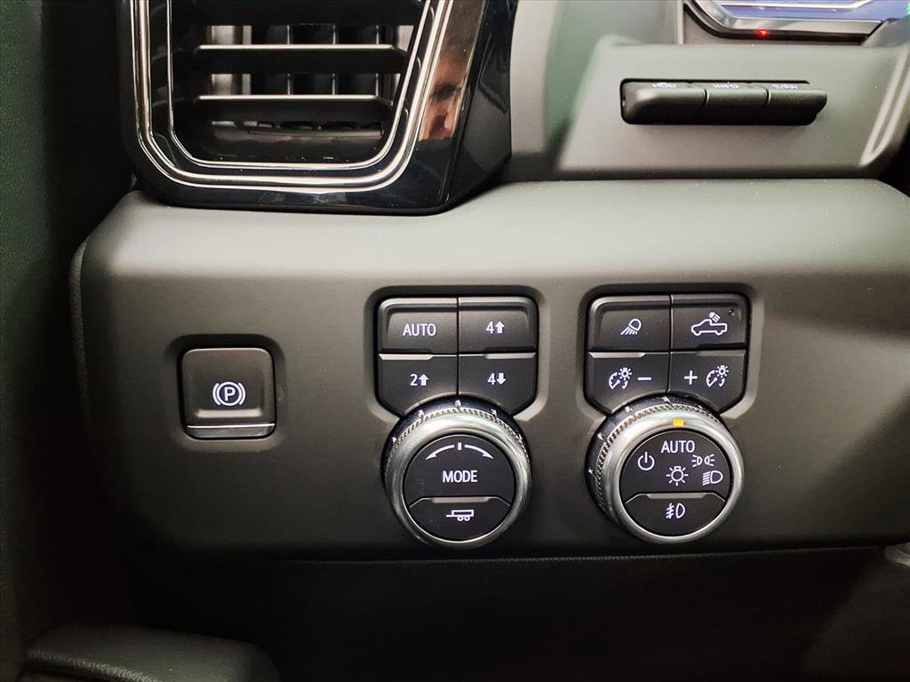 Used 2024 GMC Sierra 2500 AT4 w/ Technology Package image 22