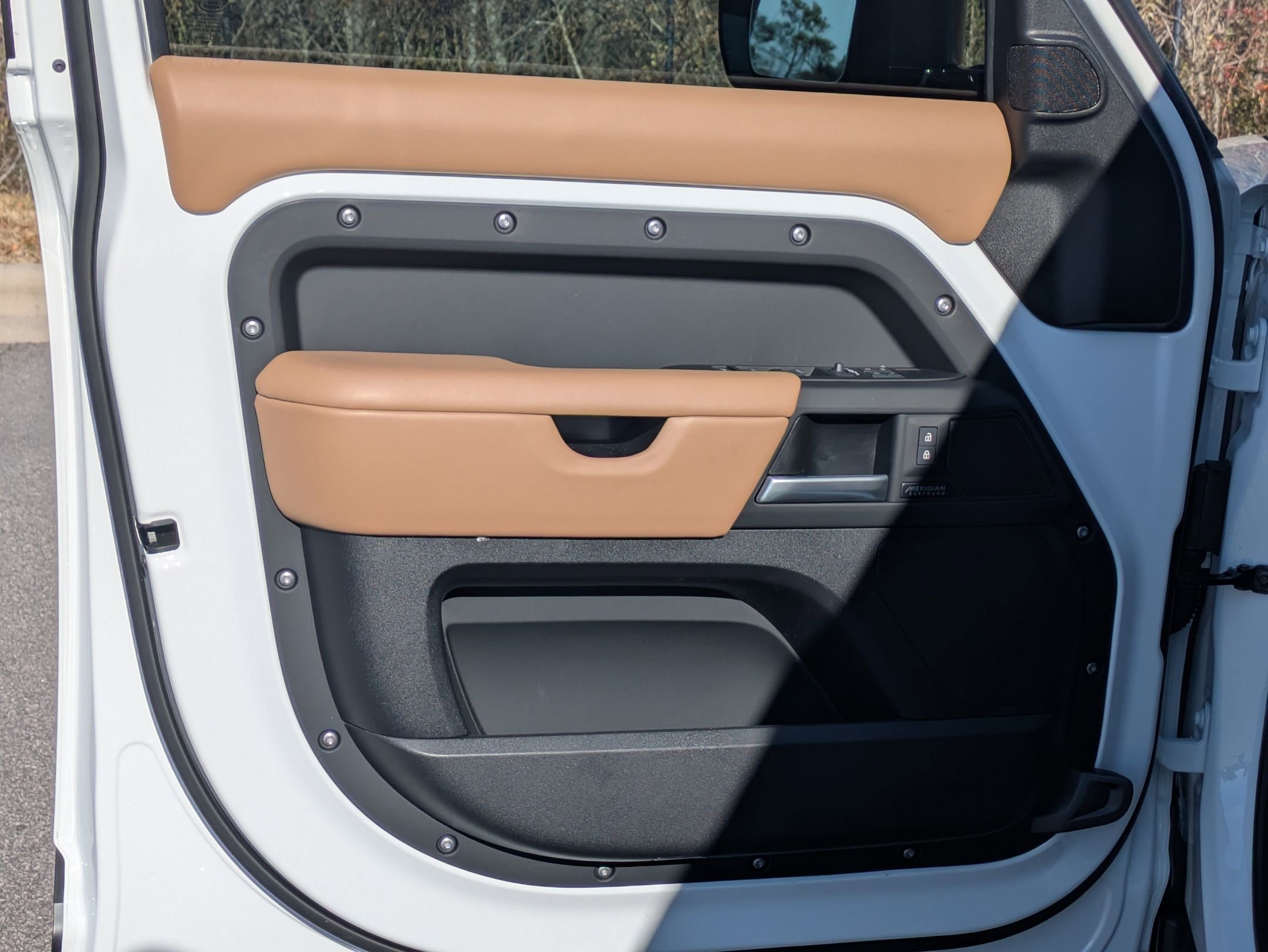 Certified 2025 Land Rover Defender 110 X-Dynamic SE image 21