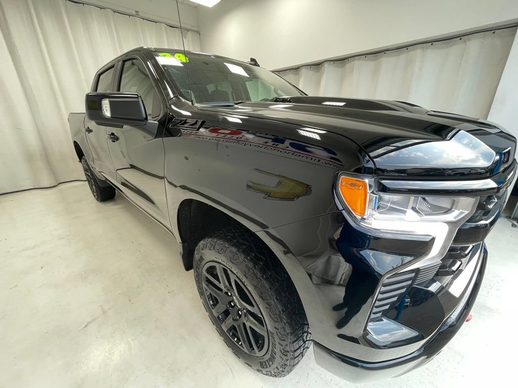 Used 2024 Chevrolet Silverado 1500 LT Trail Boss w/ Convenience Package II AWD/4WD image 3