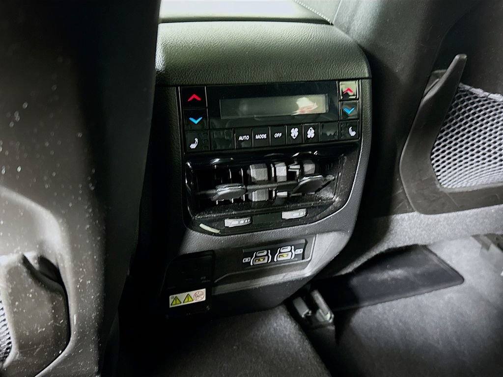 Used 2023 Jeep Grand Cherokee Overland w/ Adv Protech Group III AWD/4WD image 31
