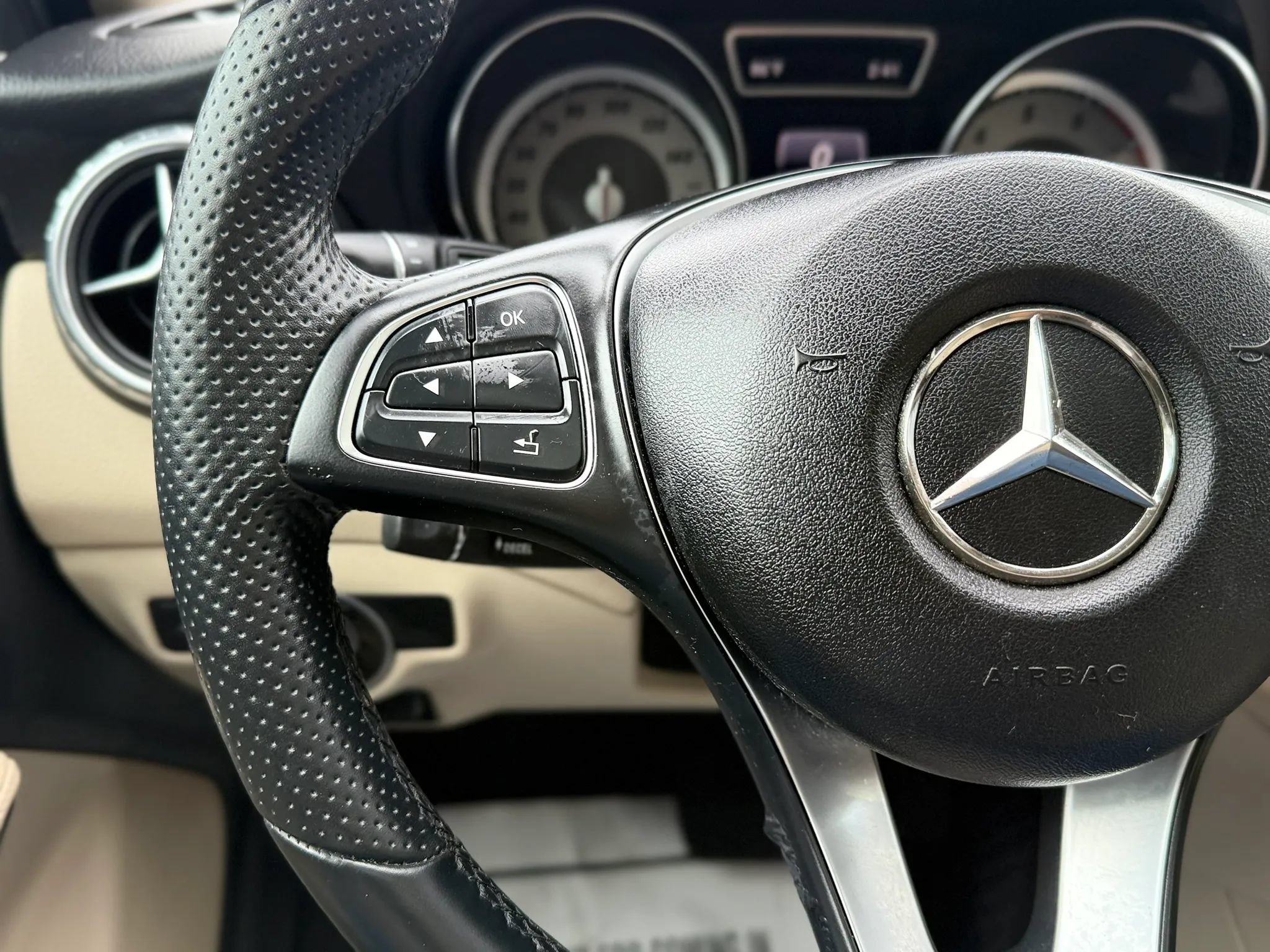 Used 2016 Mercedes-Benz GLA 250 4MATIC image 14