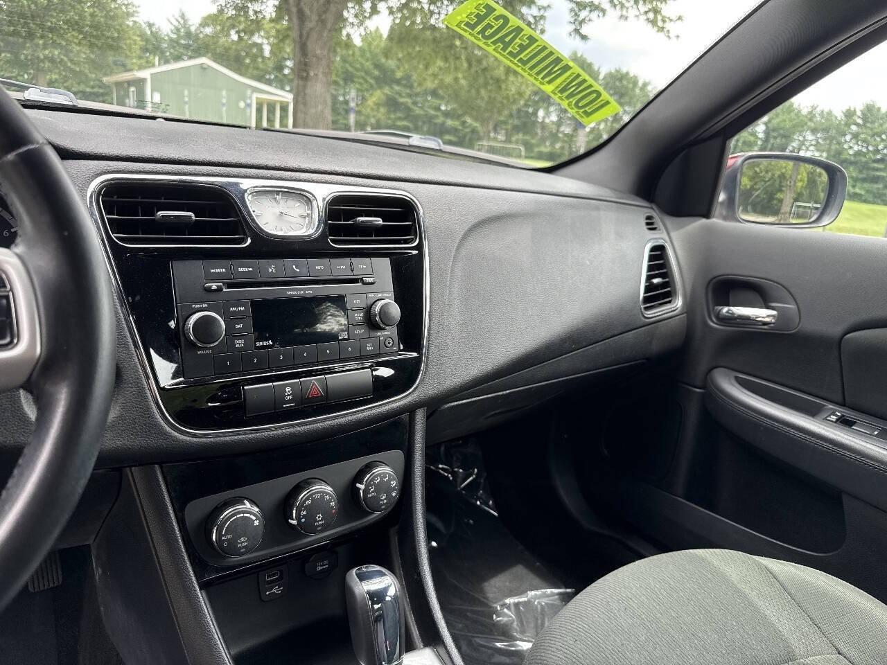 Used 2011 Chrysler 200 Touring FWD image 12