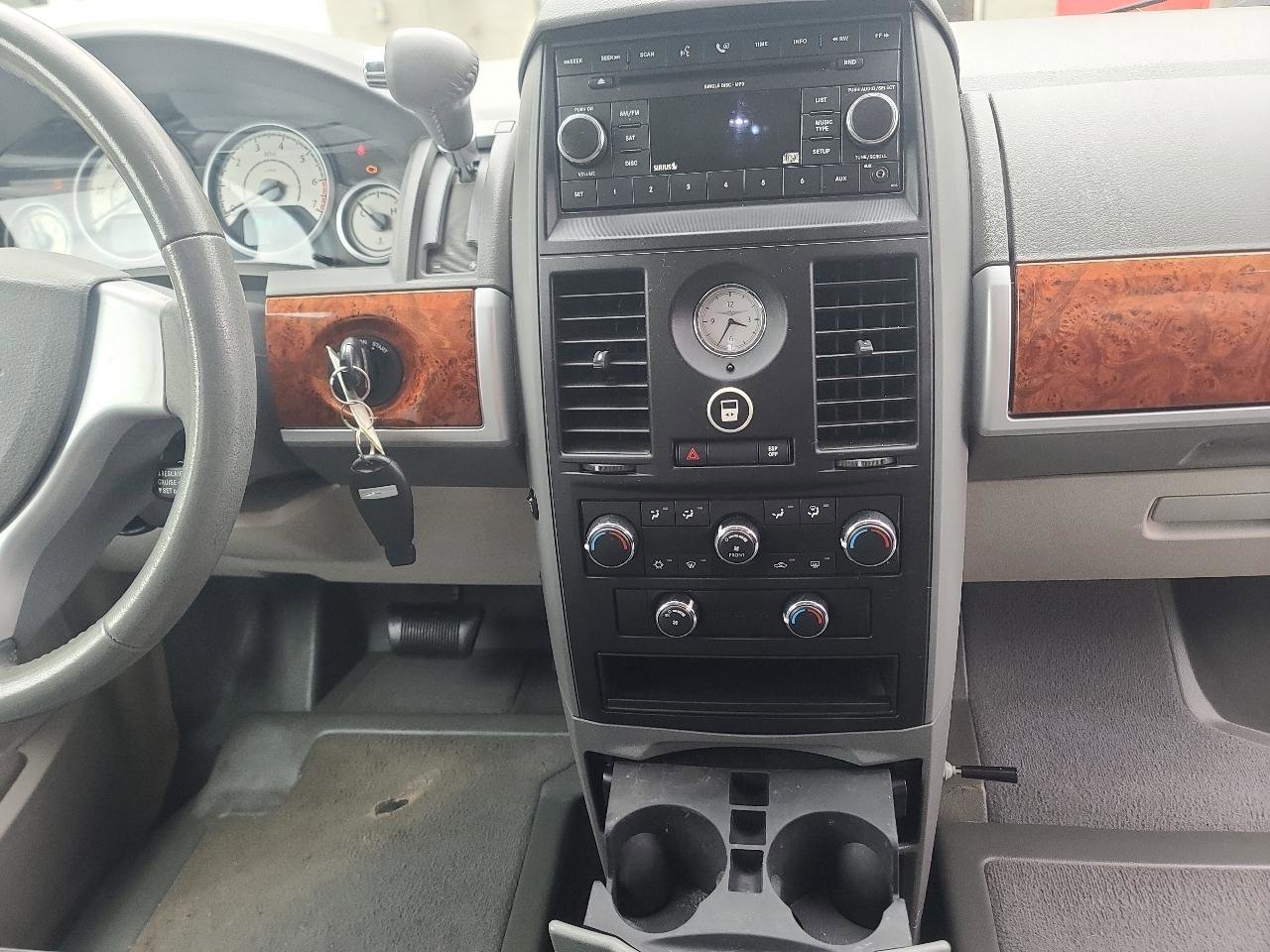 Used 2008 Chrysler Town & Country Touring w/ Trailer Tow Group FWD image 20