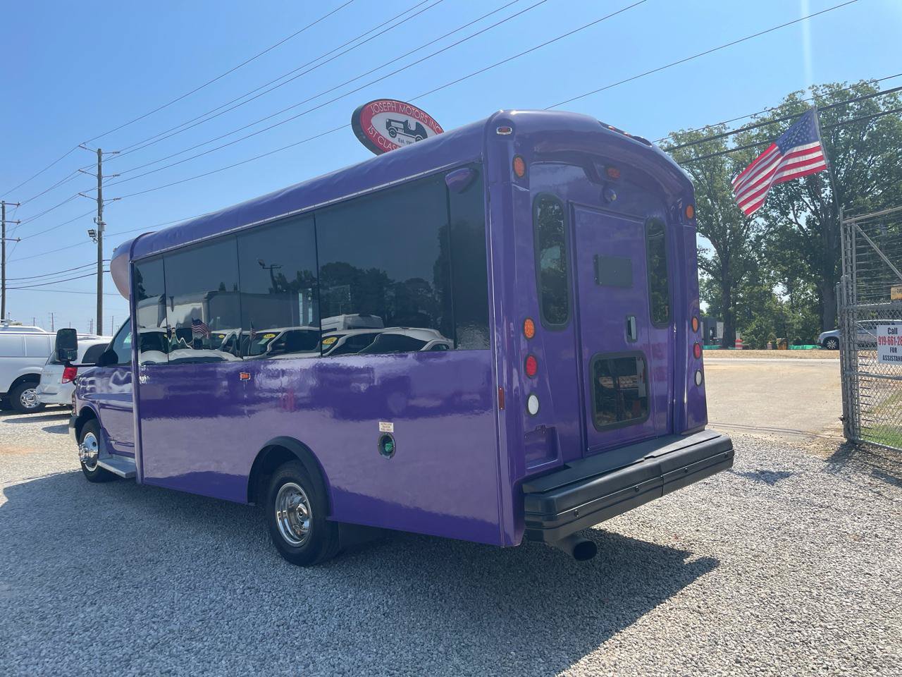 Used 2015 Chevrolet Express 4500 w/ Shuttle Bus Package RWD image 5