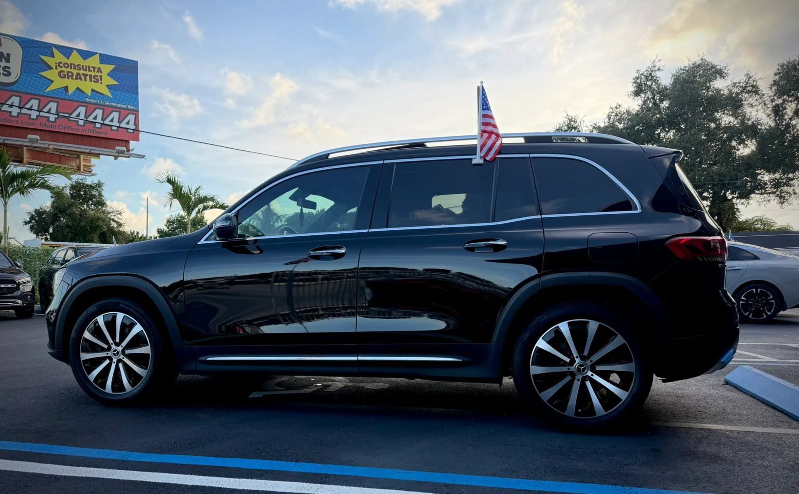 Used 2022 Mercedes-Benz GLB 250 w/ Premium Package image 8