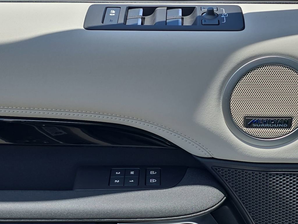 New 2026 Land Rover Discovery S AWD/4WD image 30