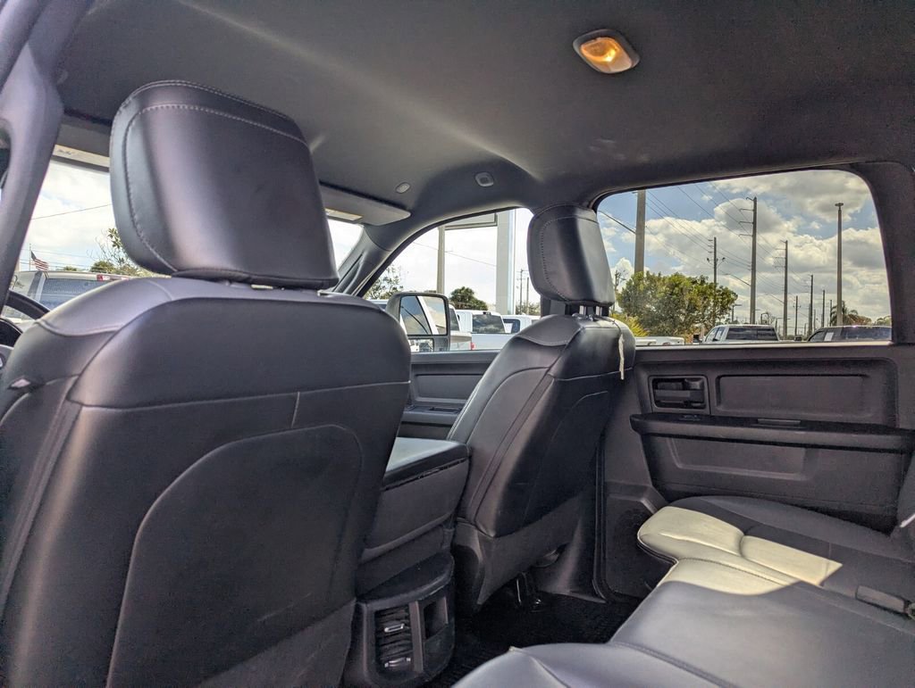 Used 2024 RAM 2500 Tradesman w/ Chrome Appearance Group image 18