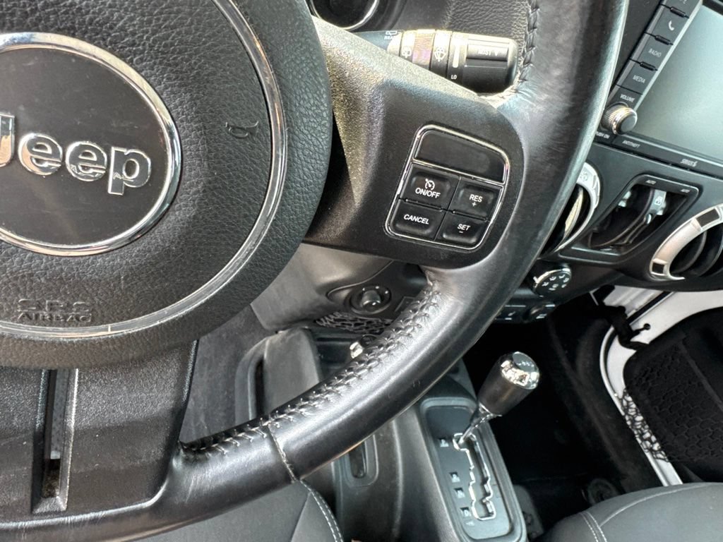 Used 2017 Jeep Wrangler Unlimited Sahara w/ Connectivity Group AWD/4WD image 12