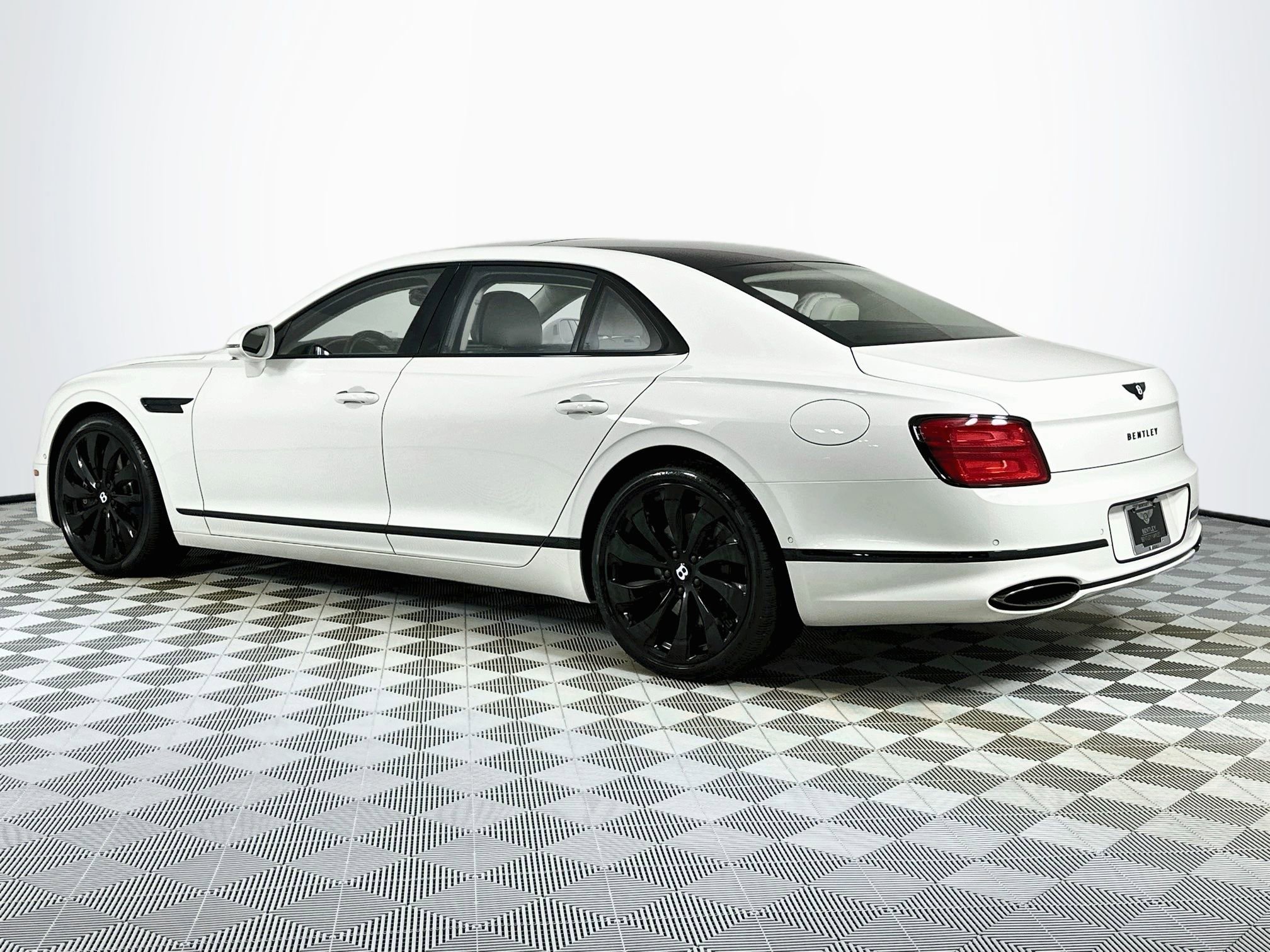 Used 2026 Bentley Flying Spur Plug-In Hybrid AWD/4WD image 3