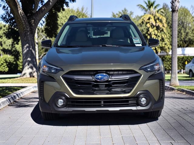 Used 2025 Subaru Outback Premium AWD/4WD image 3