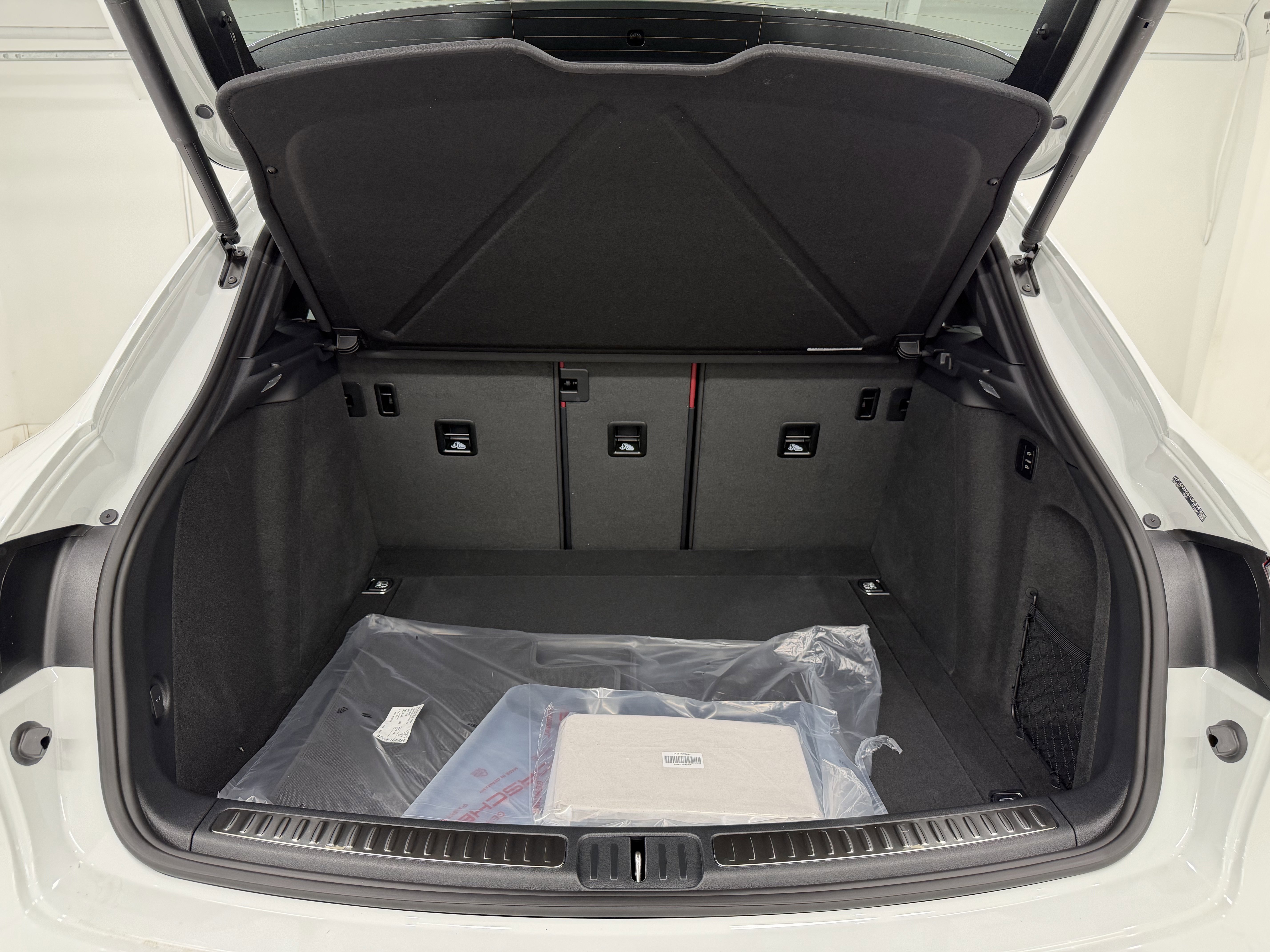 New 2026 Porsche Macan Turbo image 60