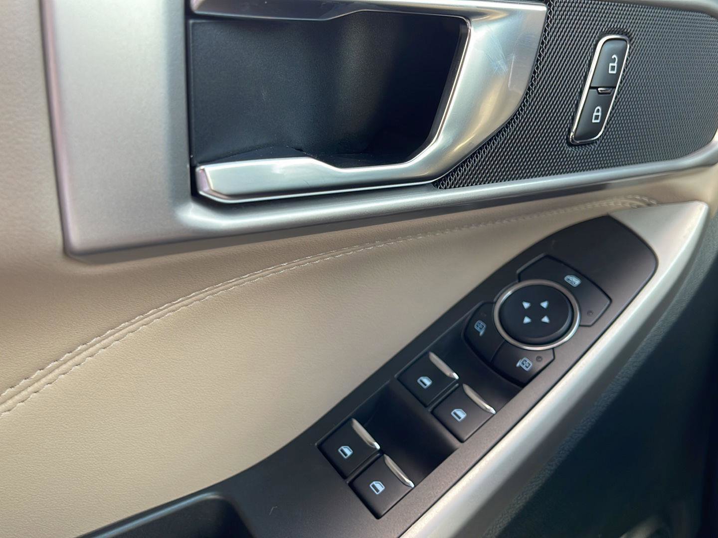 Used 2024 Ford Explorer XLT w/ Equipment Group 202A image 15