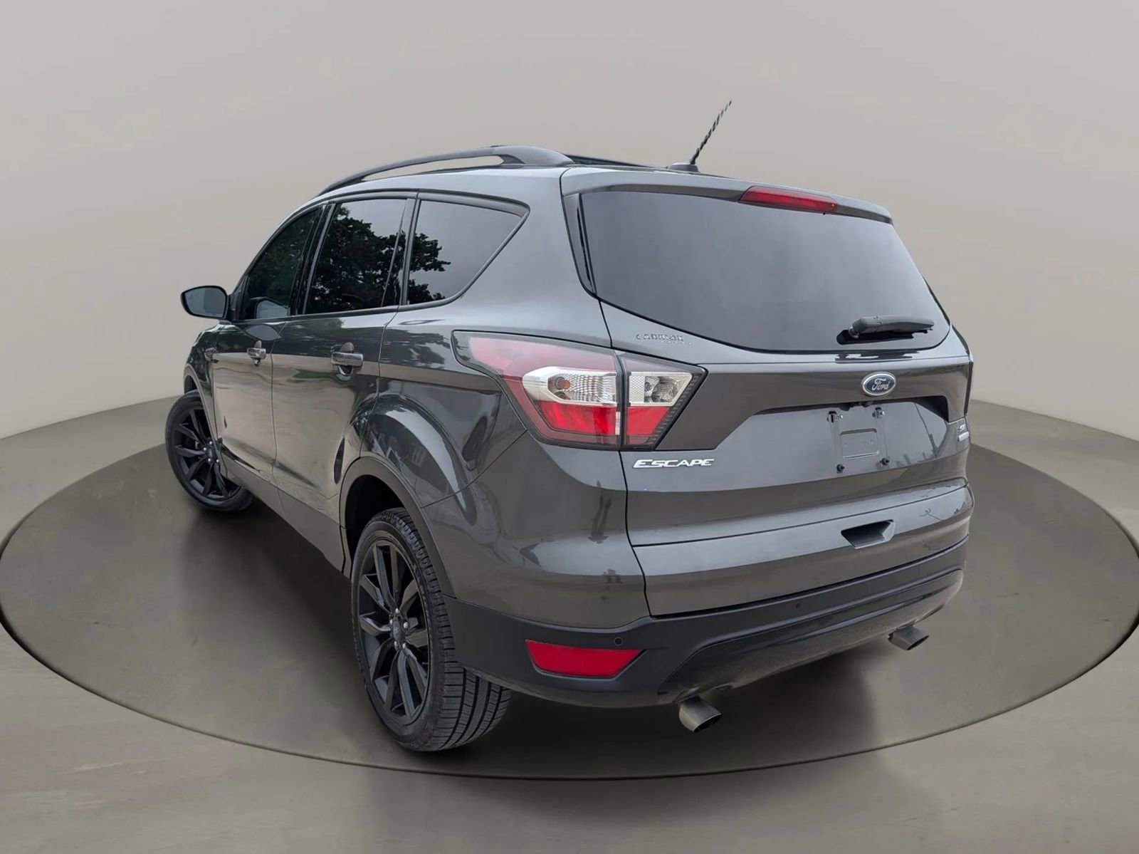 Used 2017 Ford Escape SE w/ Equipment Group 201A FWD image 3