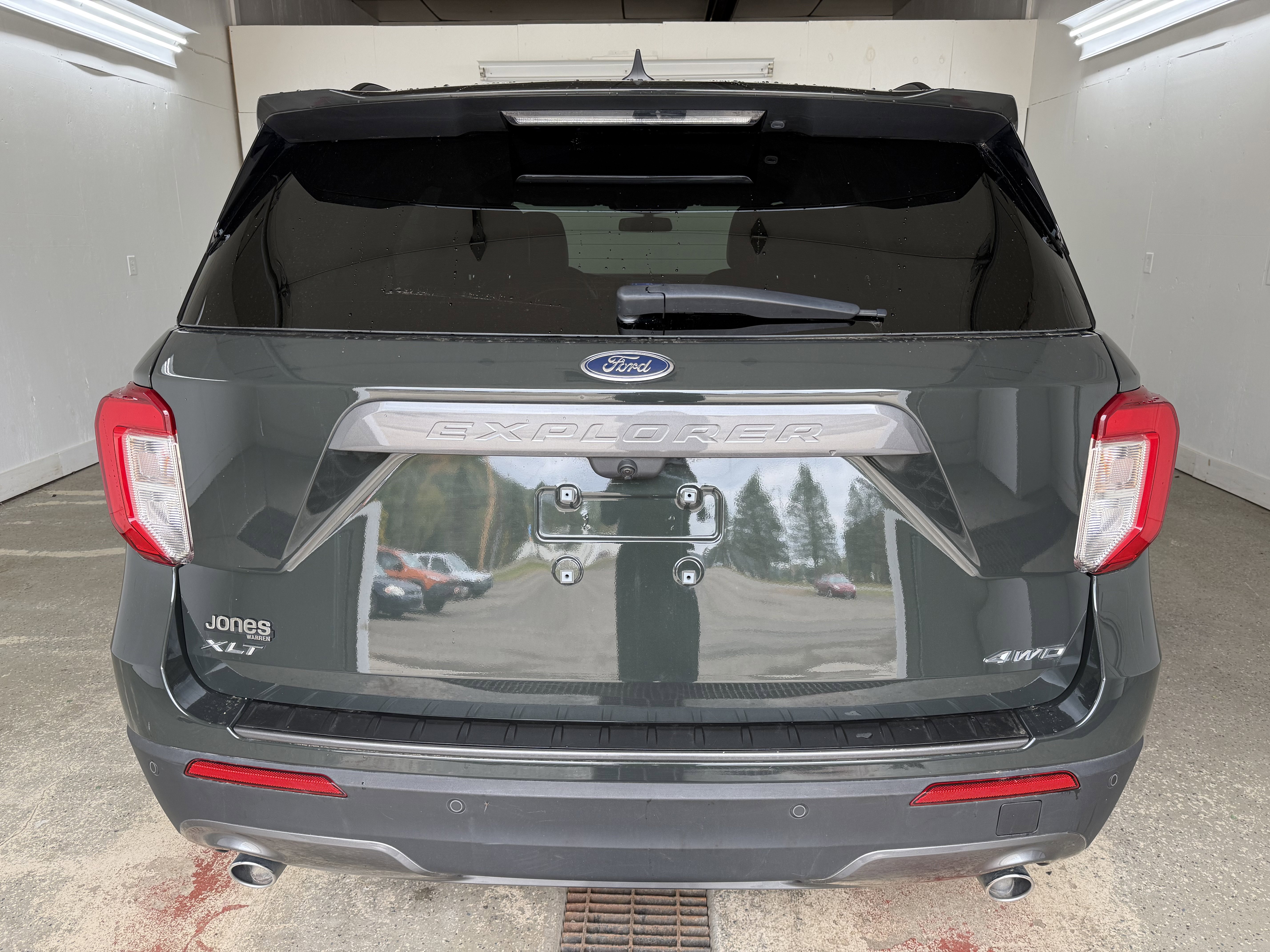 Used 2022 Ford Explorer XLT w/ Equipment Group 202A image 5