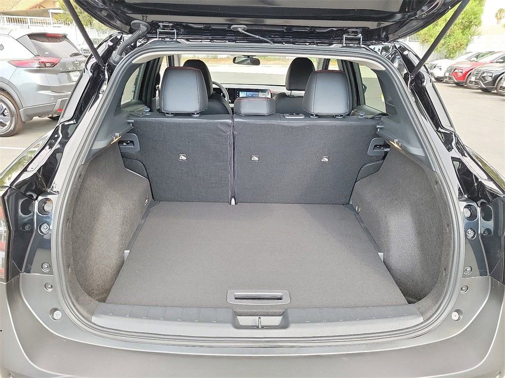 New 2025 Nissan Kicks SR image 13