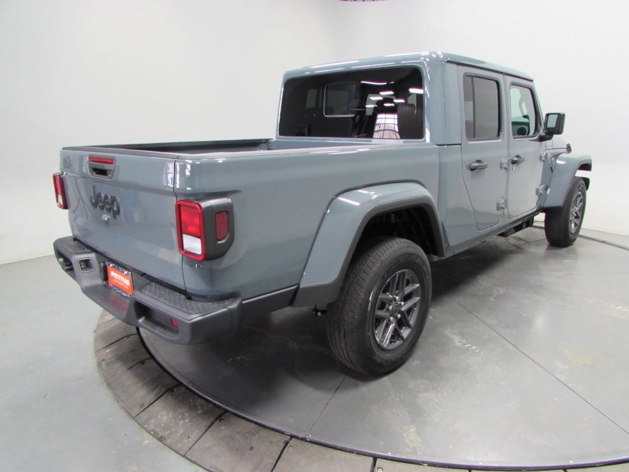 New 2026 Jeep Gladiator Sport AWD/4WD image 7