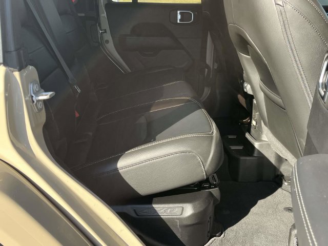 Used 2022 Jeep Wrangler Unlimited Sahara AWD/4WD image 21
