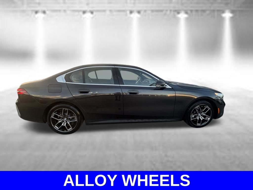 Used 2026 BMW 530i RWD image 3