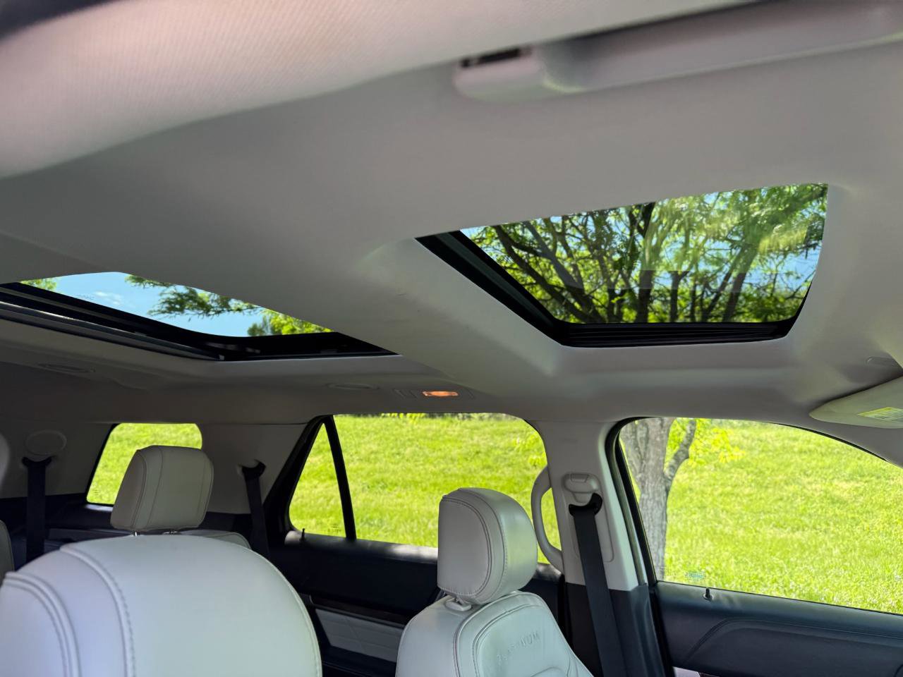 Used 2016 Ford Explorer Platinum image 25