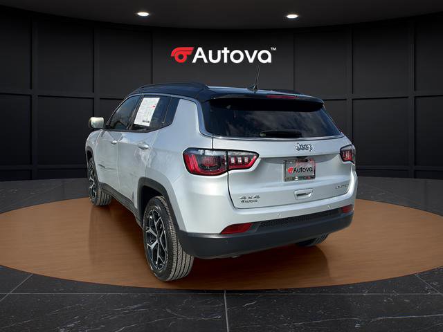 Used 2025 Jeep Compass Limited image 3