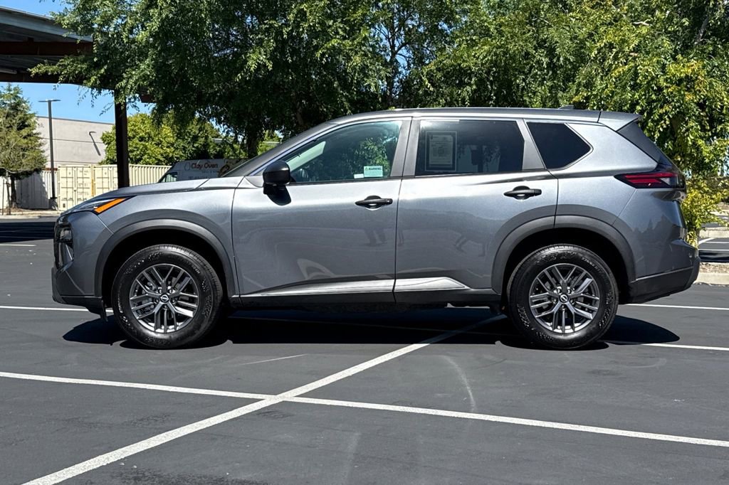 Used 2025 Nissan Rogue S AWD/4WD image 14
