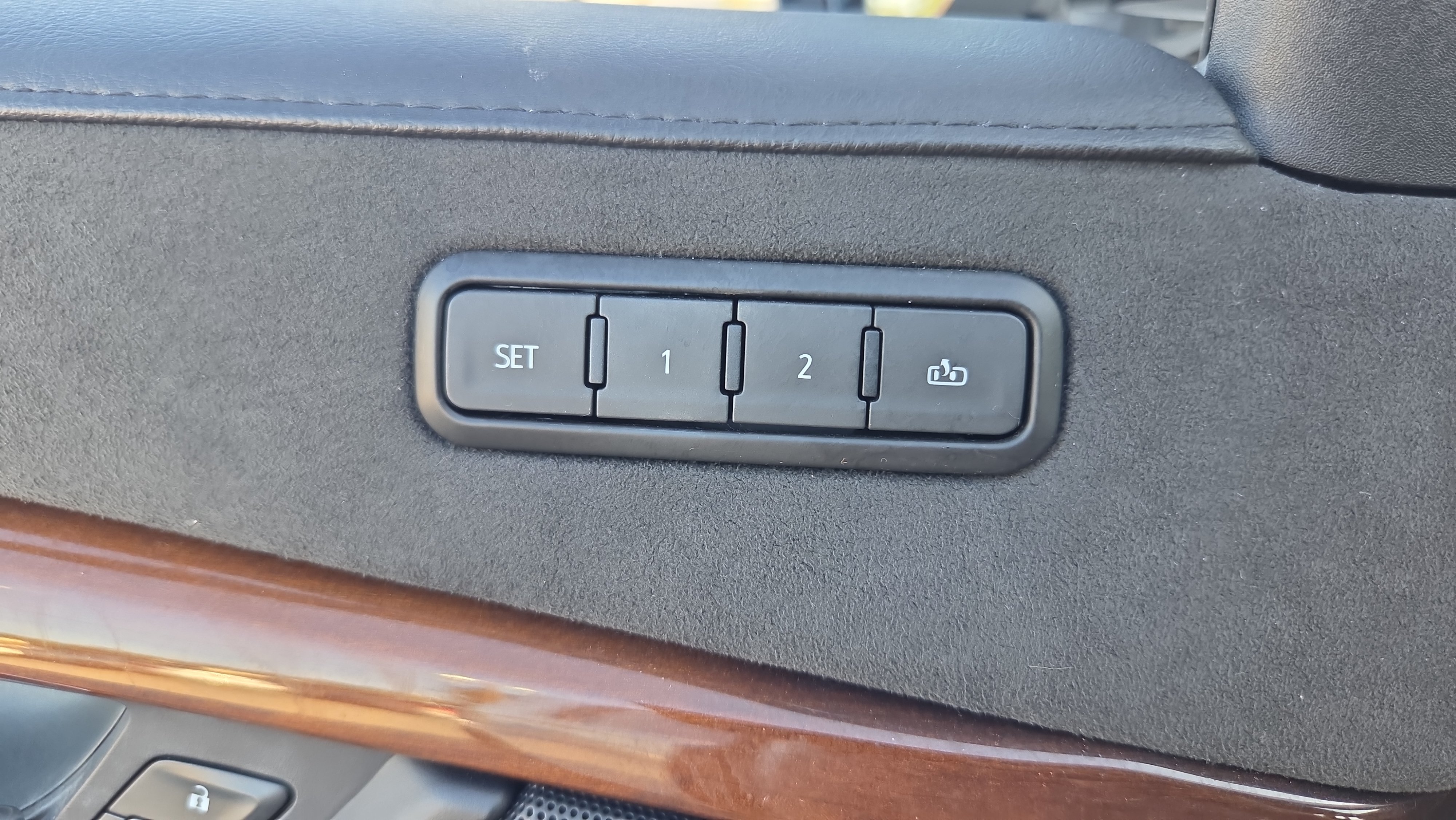 Used 2019 Cadillac Escalade Luxury RWD image 28