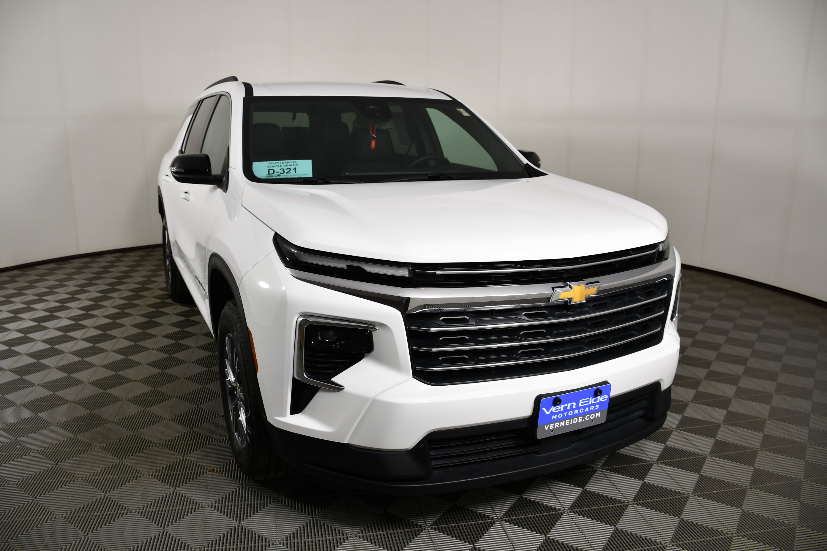 Used 2026 Chevrolet Traverse LT image 3