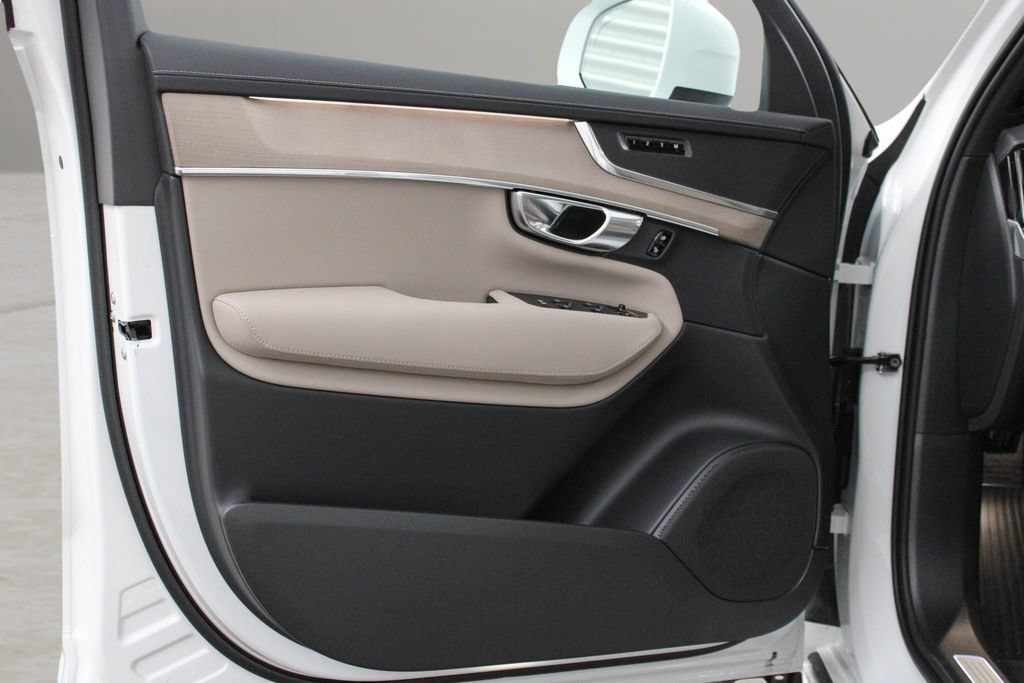 New 2026 Volvo XC90 B5 Core AWD/4WD image 16