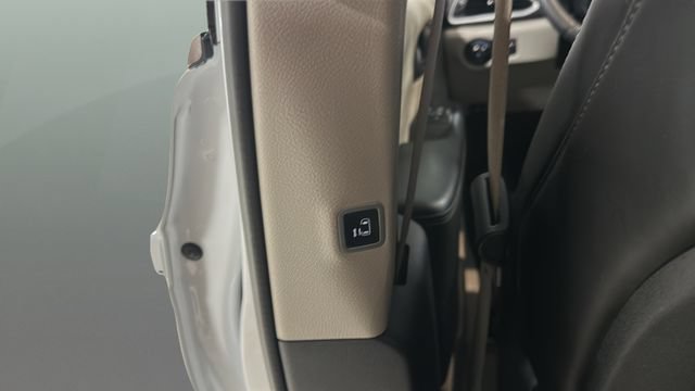 Used 2024 Chrysler Pacifica Touring-L FWD image 22