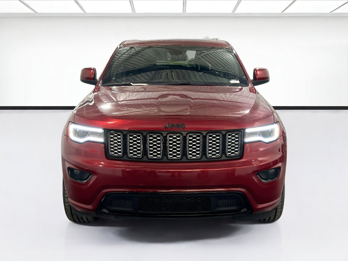 Used 2022 Jeep Grand Cherokee Laredo X RWD image 2
