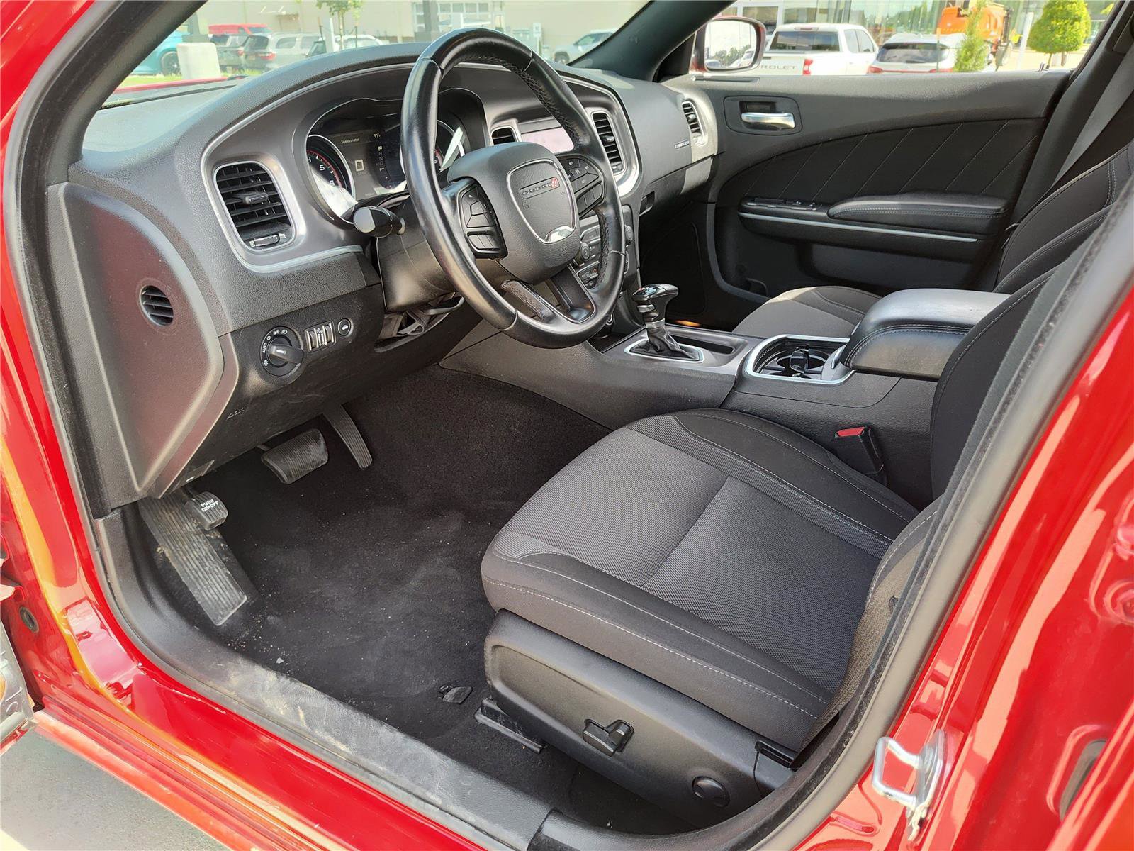 Used 2022 Dodge Charger SXT image 2