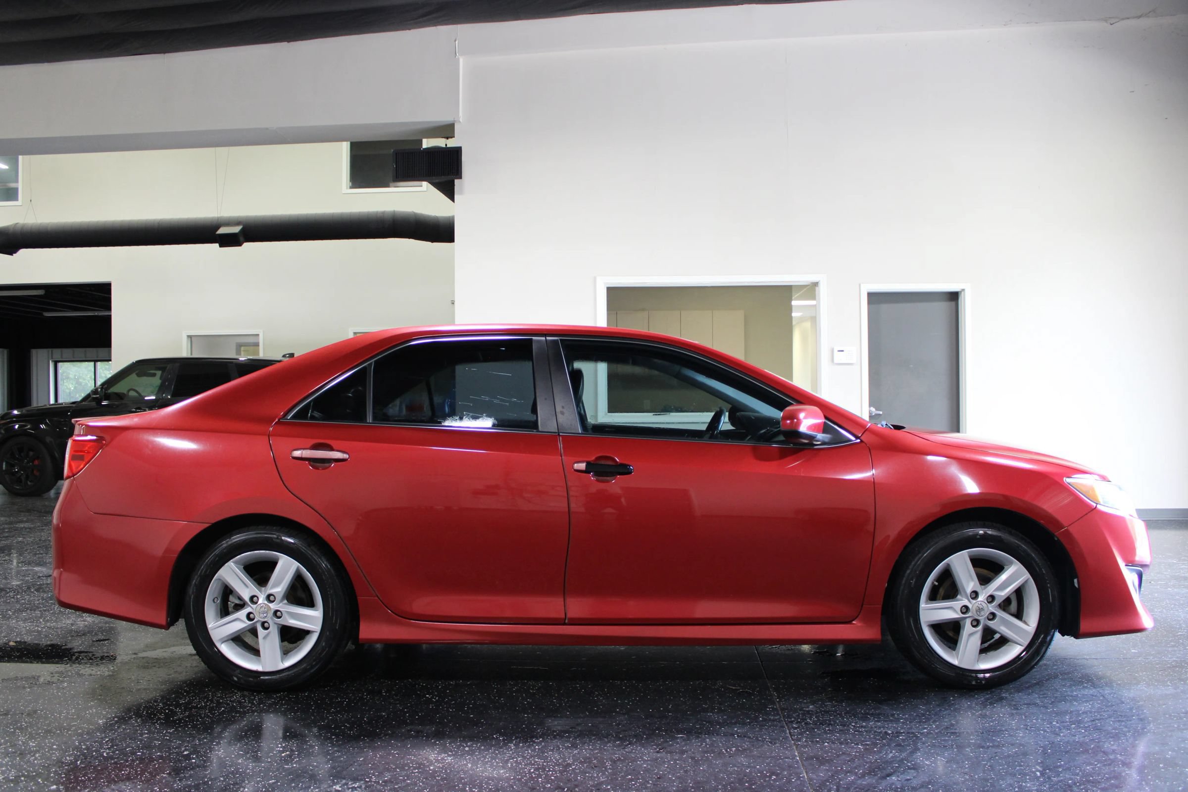 Used 2012 Toyota Camry SE FWD image 2