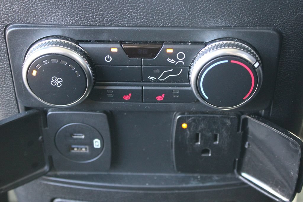 Used 2022 Ford Explorer Limited w/ Equipment Group 301A RWD image 29